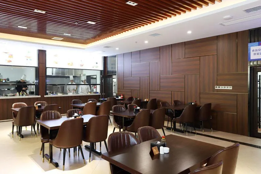 Qingxu Zhongtang Holiday Hotel - Image 1