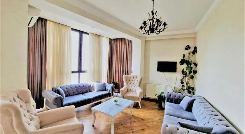 3 Bedroom 2 Bathroom Apartment - Image 1