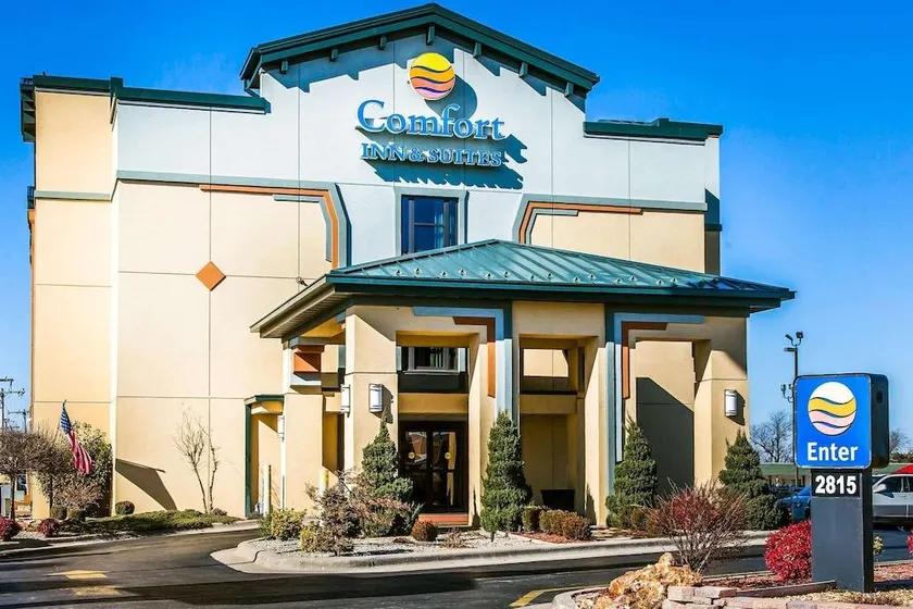 Comfort Inn & Suites - Image 1