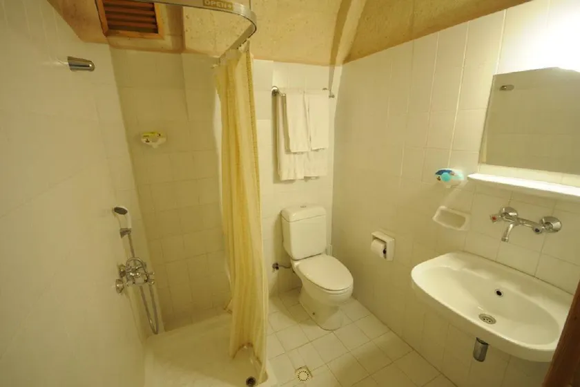 Kral Hotel - Image 1