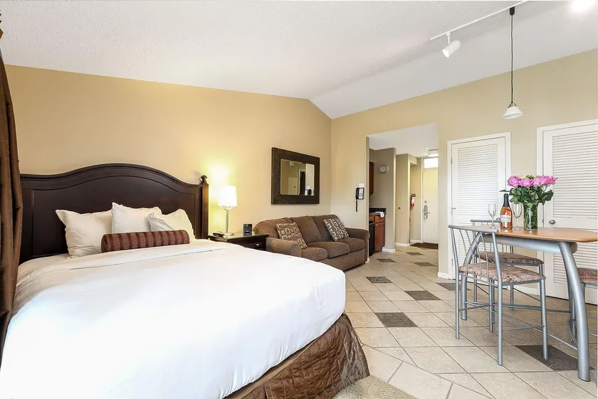 The Shores Lake Views Condo Unit 5693 - Image 1