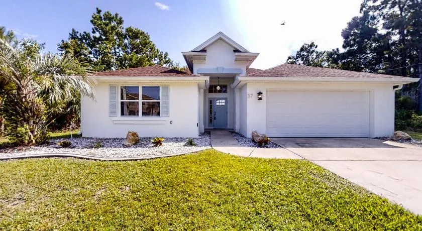 The Barefoot Bungalow | House in Palm Coast with an enclosed pool & grill - Image 1