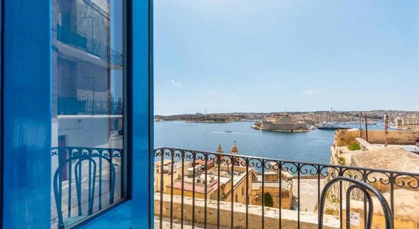 Valletta Harbour View Apartment - Image 1