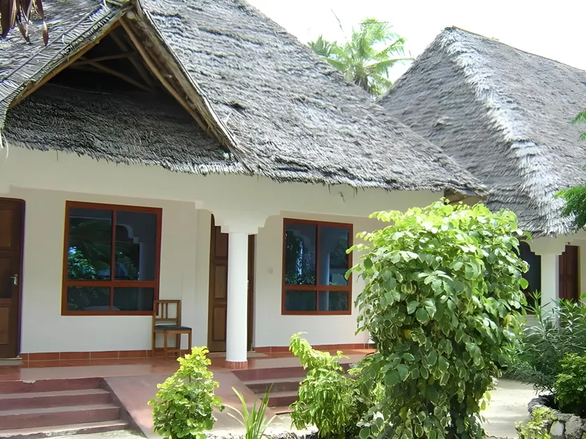 Visitors Inn Hotel - Image 1