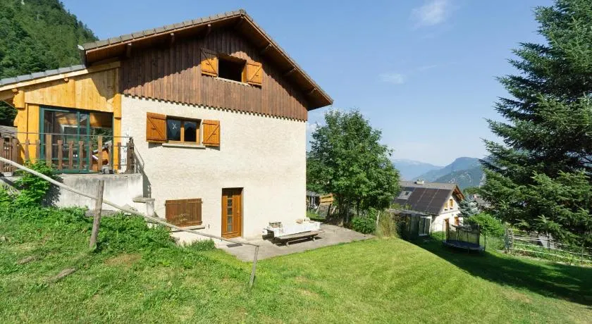Chalet Vernay con vista montagna, terrazza privata e aria condizionata - Image 1
