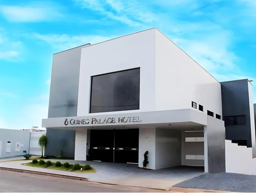 Guines Palace Hotel - Image 1