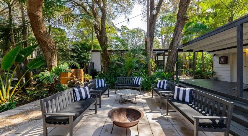 The One Pearl Beach- Pet Friendly, firepit, walk to beach - Image 1
