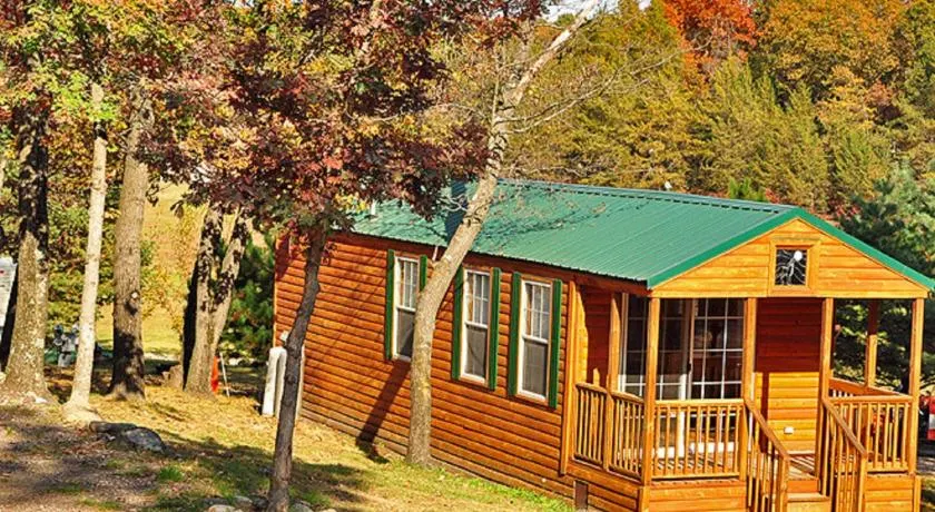 Arrowhead Camping Resort Deluxe Cabin 4 - Image 1
