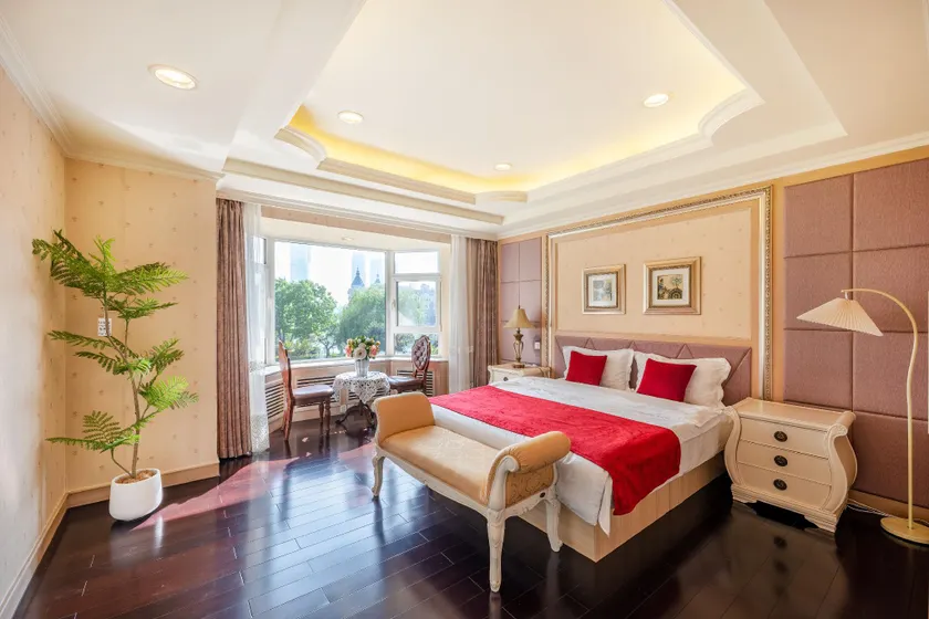 Ultra Clean Landmark Seaview Mansion (Xinghai Square · Forest Zoo · Dalian) - Image 1