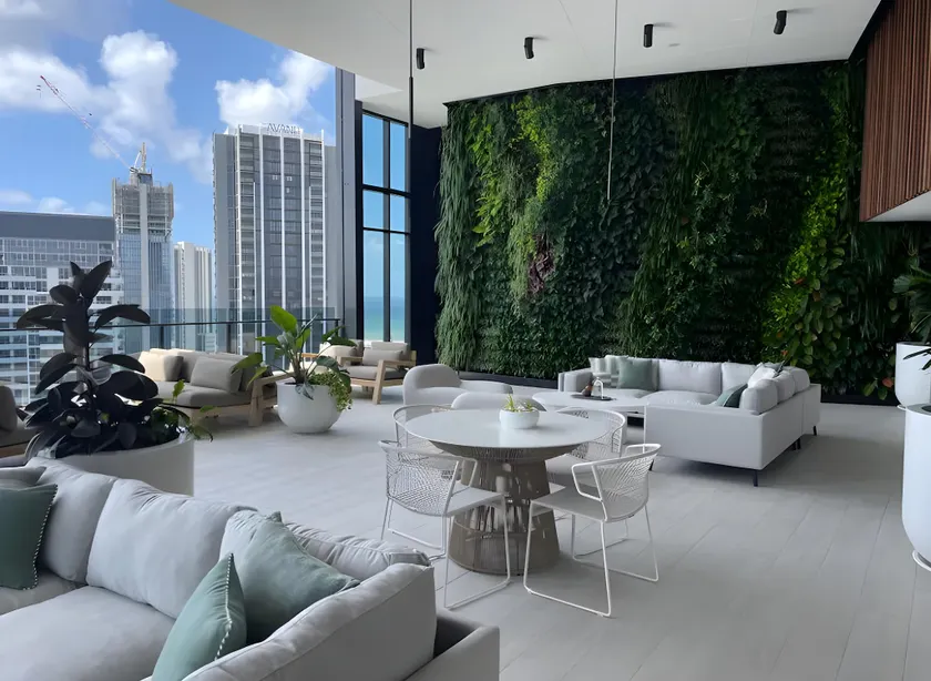 La Jolla Holiday Broadbeach - Image 1