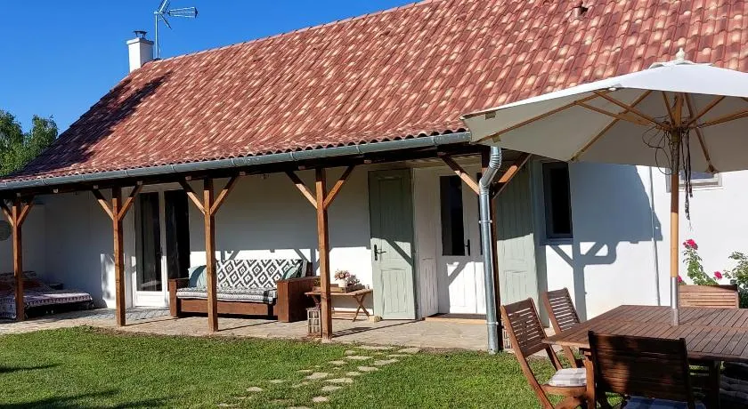 Florie Cottage - Image 1