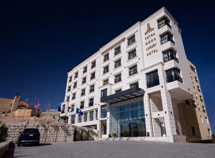 Petra Moon Luxury Hotel - Image 1