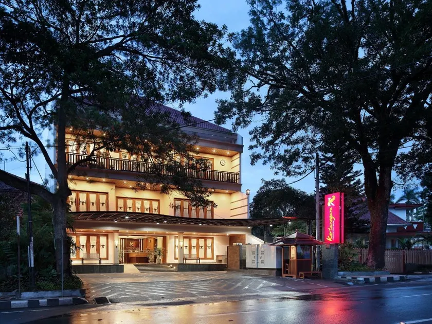 Kertanegara Premium Guest House - Image 1