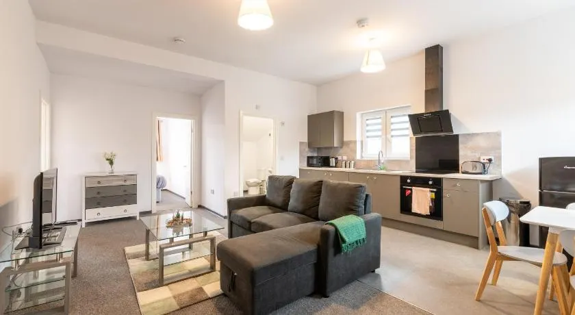 The Eldern - Spacious, Netflix, free Parking, close to A1 - Image 1