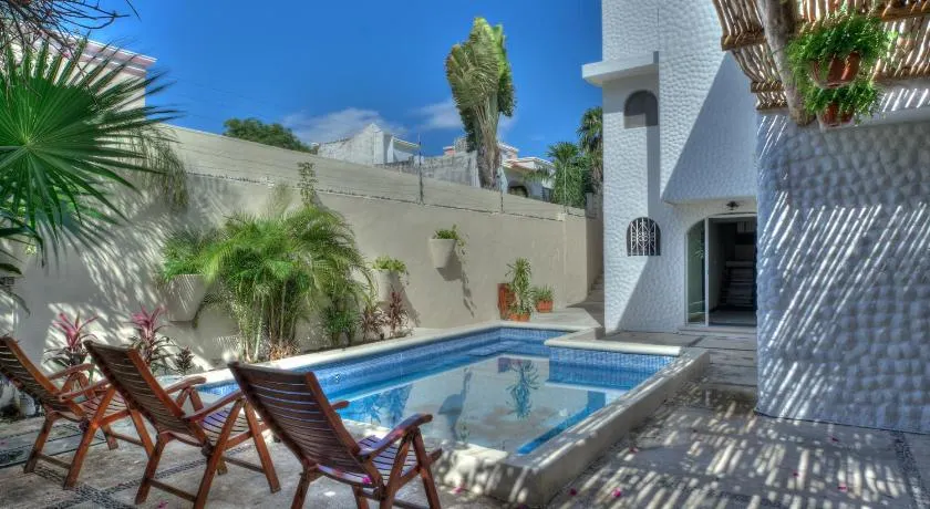 5BR Beautiful home in downtown Cancun, 10min beach - Image 1