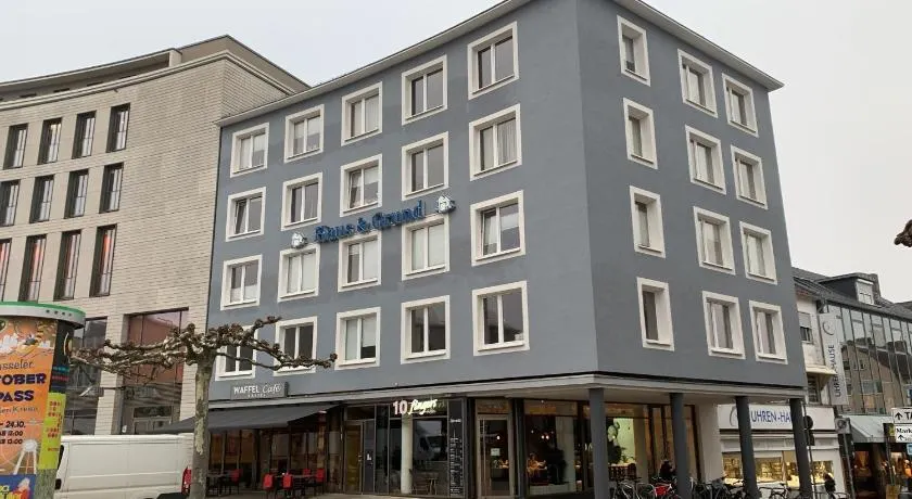 Waffel Cafe HOSTEL Monteurwohnung Ferienwohnung - Image 1