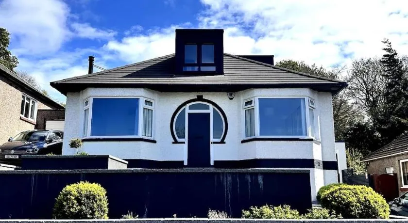 Kaimes Kip Stylish Edinburgh Five Bedroom Home - Image 1
