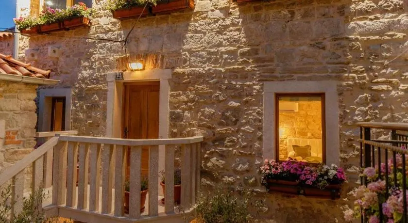 Stone house luxury rooms - Image 1