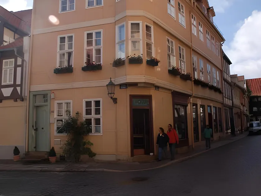 Hotel Kunsthaus - Image 1