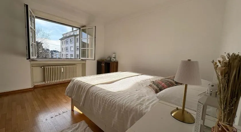 Beautiful private room - In a family home where 2 people live in a prime area of Luxembourg - Image 1