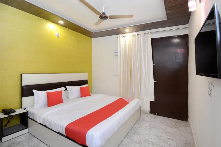 Hotel O Spring - Image 1