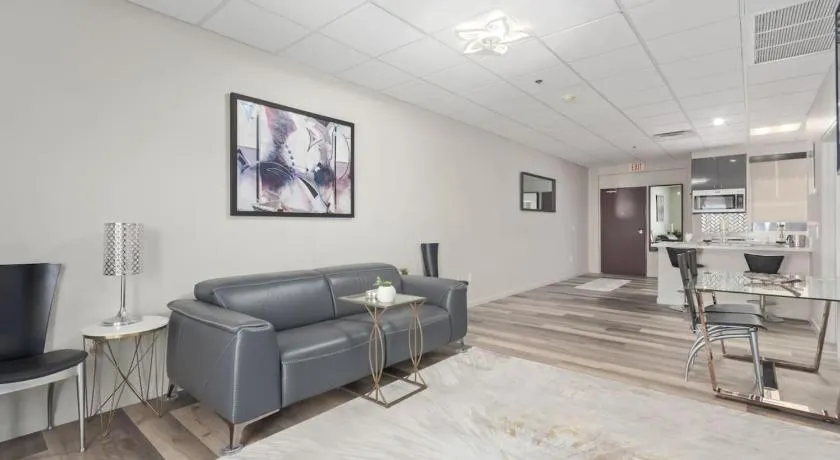 New 2 Bed 2 Bath On The Avenue - Image 1