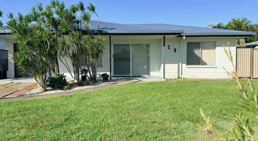 Lowset home with attached Granny Flat - Doomba Dr, Bongaree - Image 1