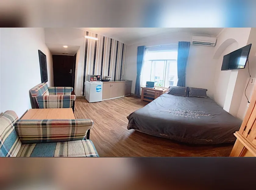 Airport House - Image 1