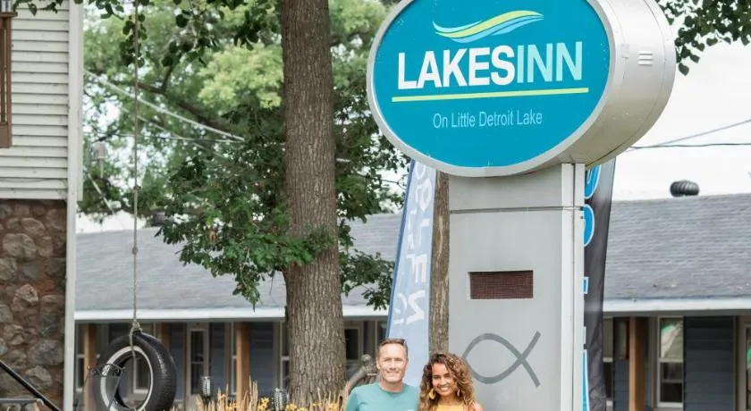 Lakes Inn - Image 1