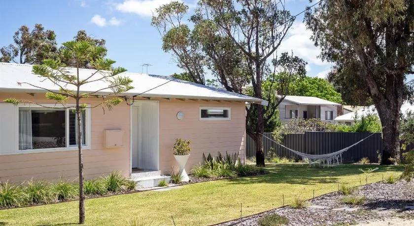 Stylish Shack Falcon Bay - Image 1