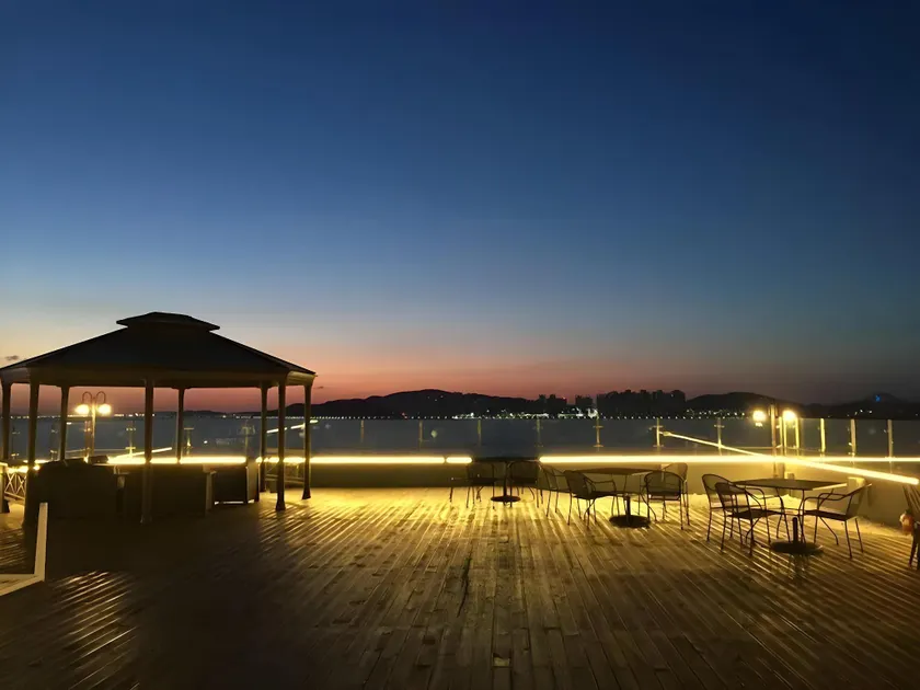 Hotel The Sea Star - Image 1