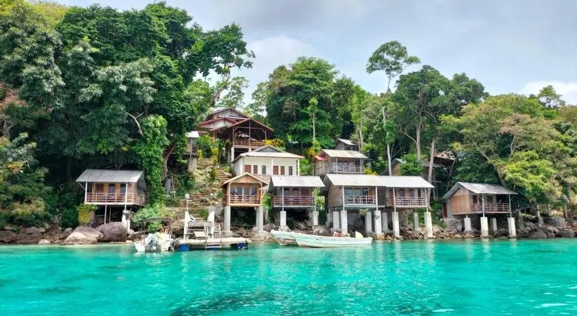 Olala Bungalows and Restaurant - Image 1