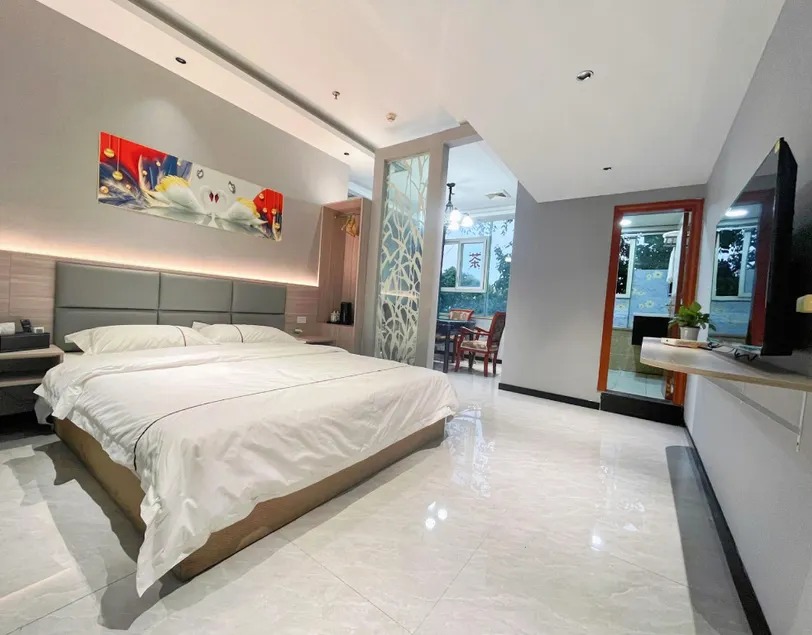 Renhe Hotel - Image 1