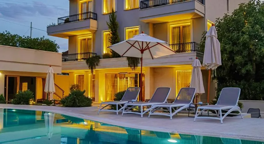 Avanti Hotel & Spa - Image 1