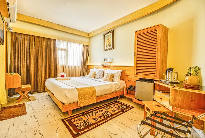 Parklane Hotel - Image 1