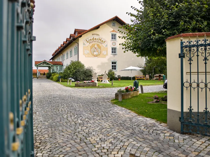 Hotel Linderhof - Image 1