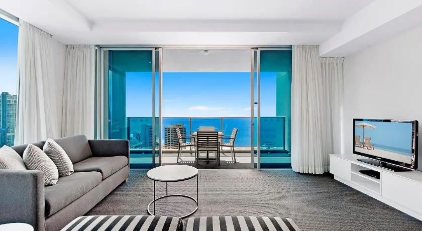 Number 1 H Residences - WiFi, Parking & More by Gold Coast Holidays - Image 1