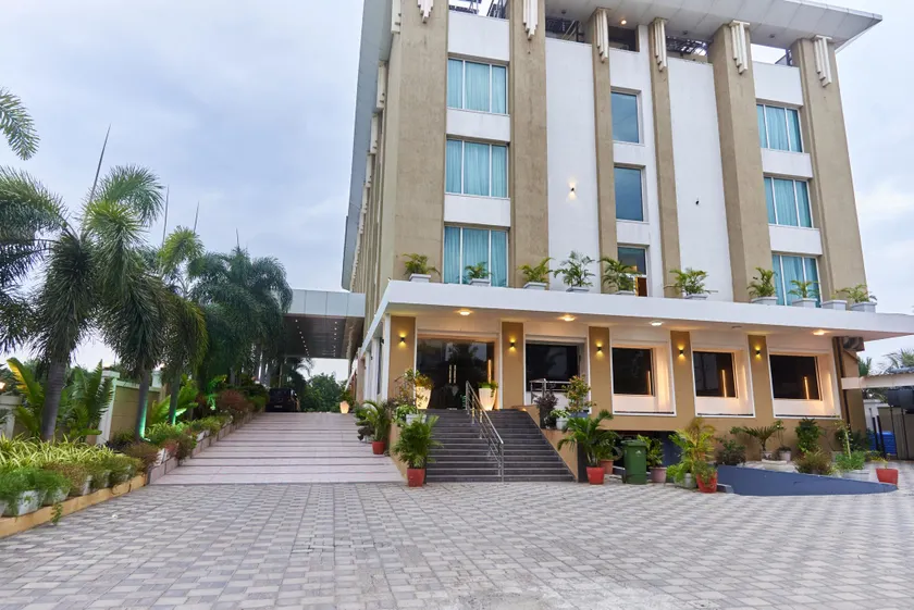 Tania President Inn - Image 1