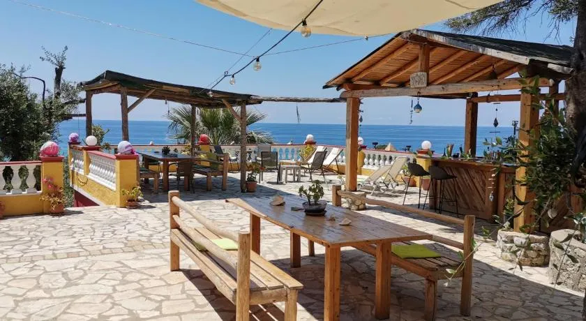 Pelekas Beach Apartments Rolling Stone - Image 1