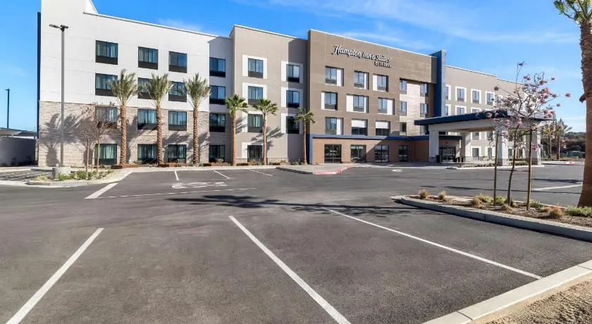 Hampton Inn & Suites by Hilton Corona - Image 1