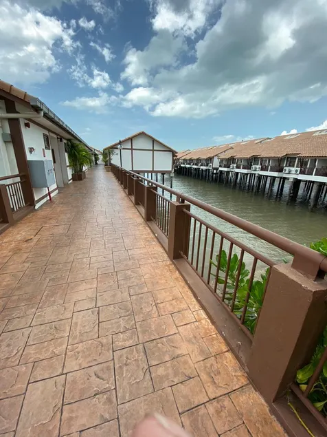 CMK and Private Water Chalet - Image 1