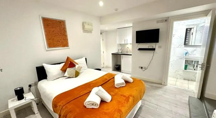 Kent House Suites - SE26 - Image 1