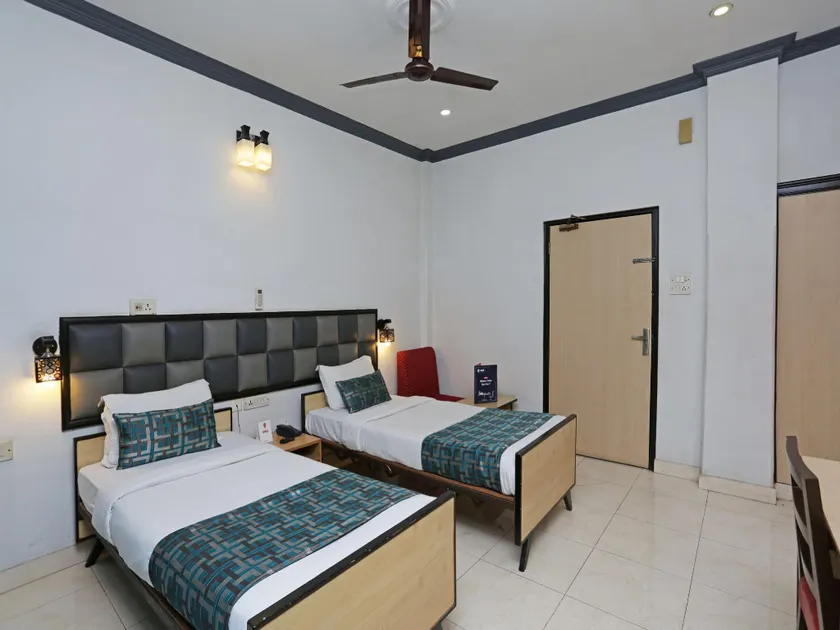 Hotel O Homely Raj Near Kalighat Kali Temple - Image 1