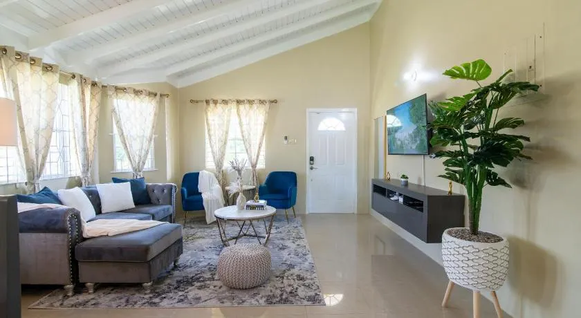 SweetOasis-King Bed-Pool-BBQ Grill-Free StarLink Wifi 250Mbps-Solar Powered-Free Parking-Gated Complex-Near Ocho Rios - Image 1
