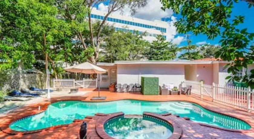 2710 · Heated Pool 7 Beds 5 Baths Sleep 15 Park 4 Car - Image 1