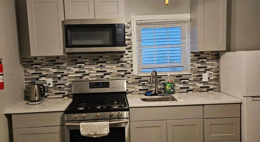 Entire Spacious House in New Jersey - Image 1