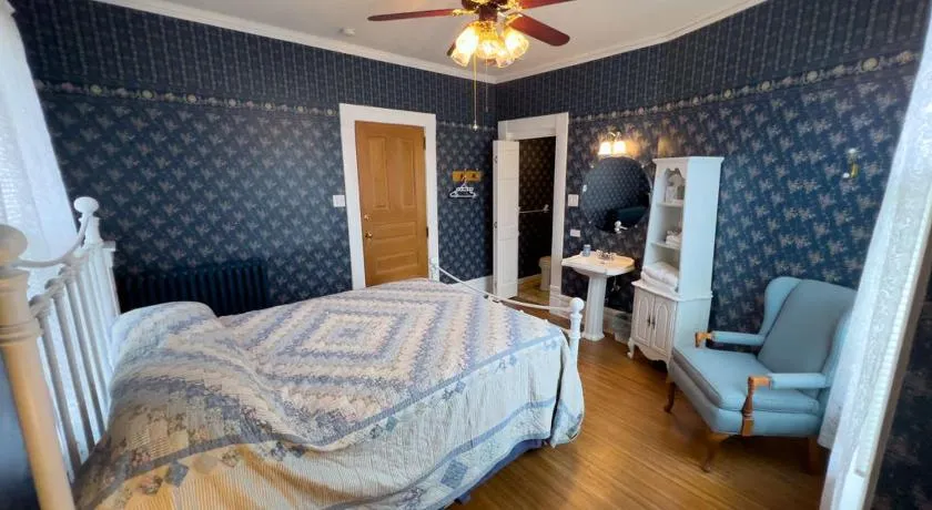 Market St Manor Bed and Breakfast - Image 1