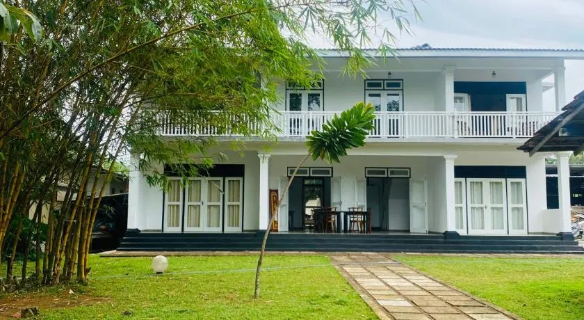 Silver Lake Villa & Boat Safari - Image 1