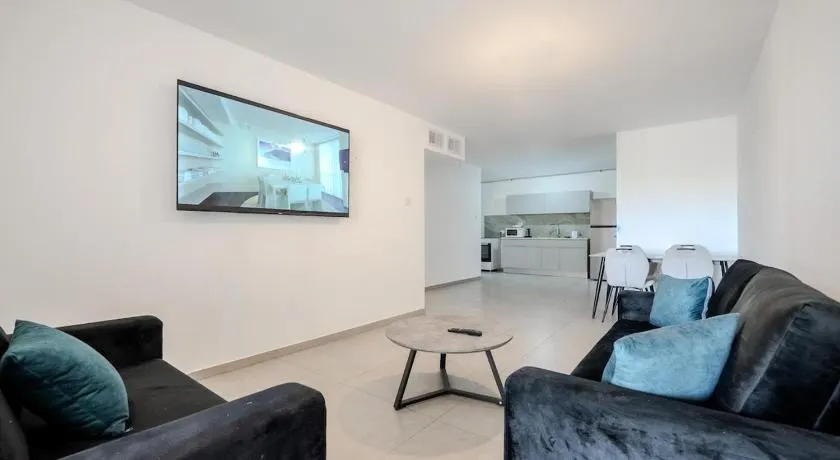 Luxury 5 Rooms Apartments 3 minutes from beach - Image 1