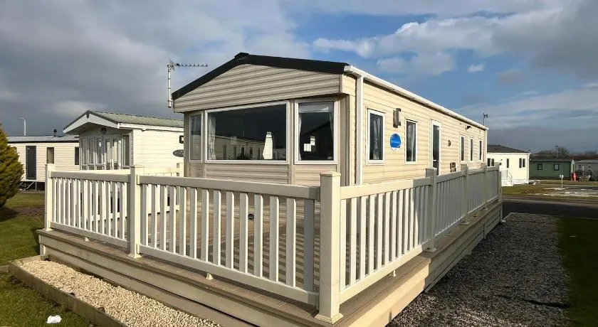 Seaside Retreat-Sleeps 8-Free Parking - Image 1